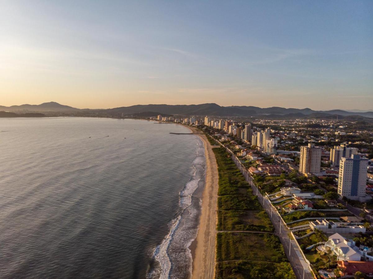 Appartamento Apartamento 150M Da Praia Com Sacada, Wi-Fi Ar Condicionado, Piscina, Portaria 24H, Playground E Vaga De Garagem Piçarras Esterno foto